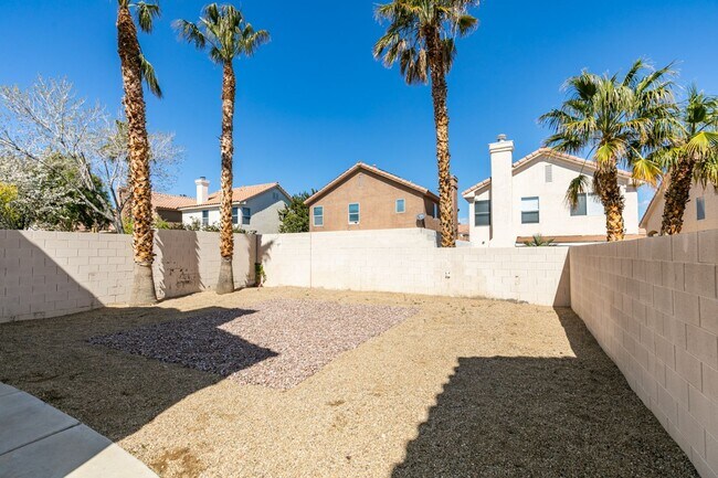 Building Photo - Charming 3 bedroom, 2.5 bathroom home near Summerlin