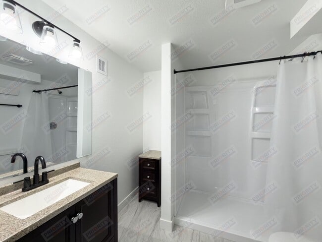 Building Photo - Completely remodeled home!