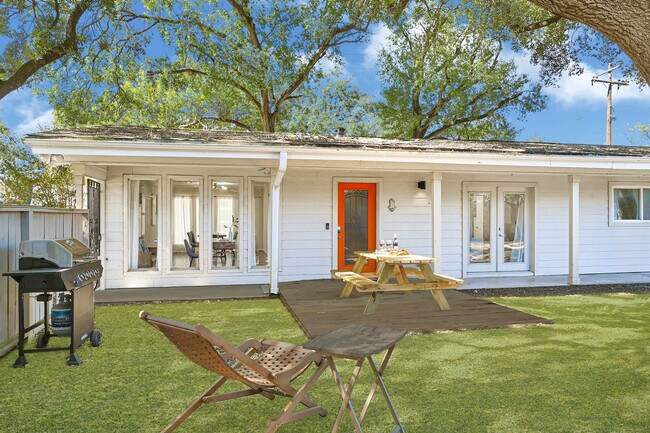 Building Photo - 5534 Loch Lomond Dr