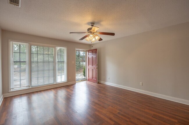 Building Photo - 315 Brannen St