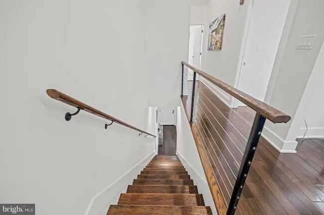 Building Photo - 907 N St NW