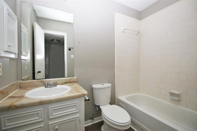 Building Photo - 13611 Ravensway Dr