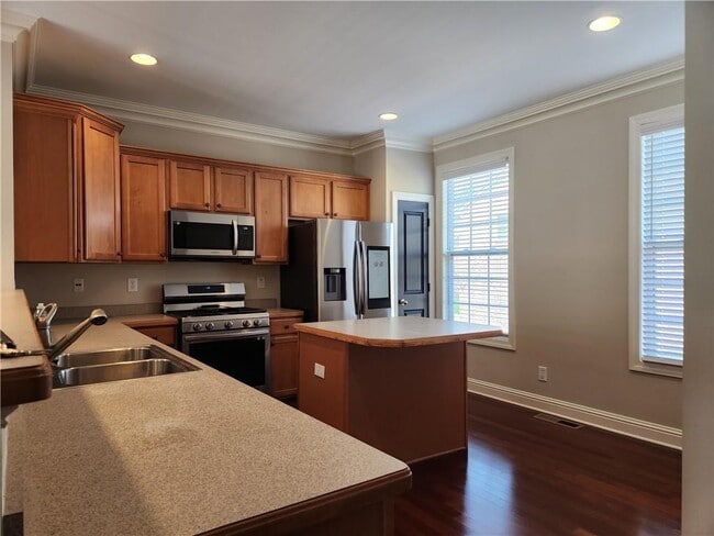 Building Photo - 5708 Pine Oak Dr NW