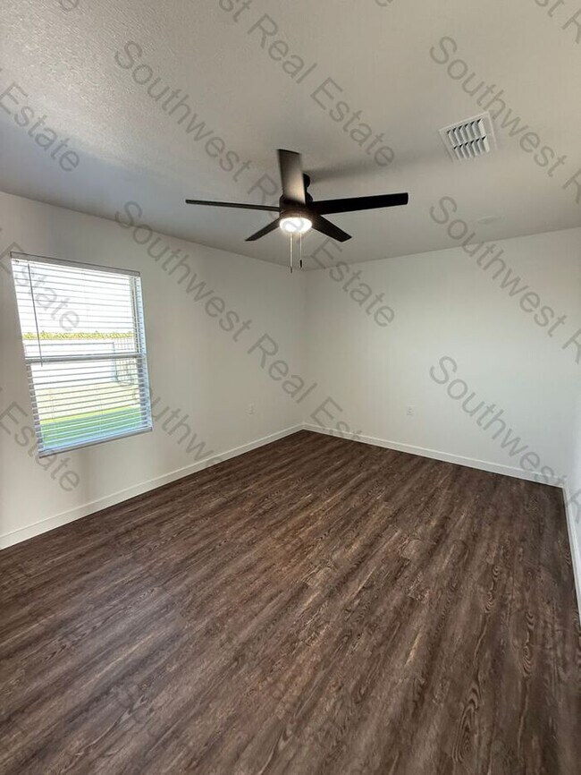 Building Photo - Brand new 2 bedroom 2 bath duplex
