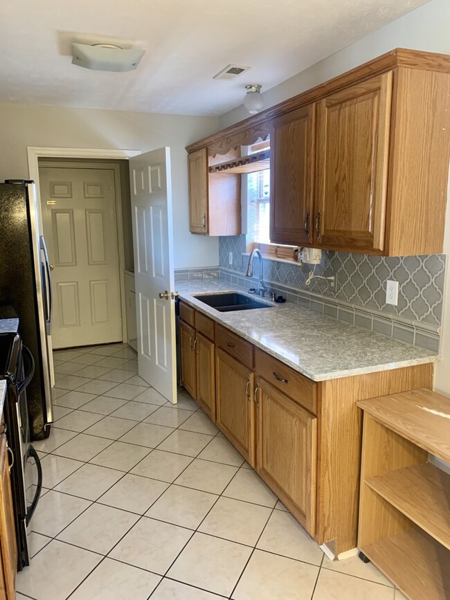 Building Photo - 205 Holland Ridge Dr