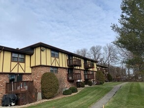 Building Photo - 18 Surrey Dr