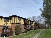 Building Photo - 18 Surrey Dr
