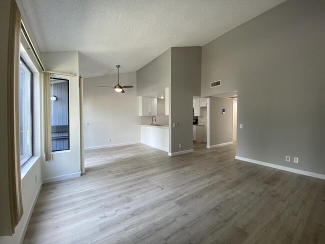 Building Photo - 160 N Richmont Dr