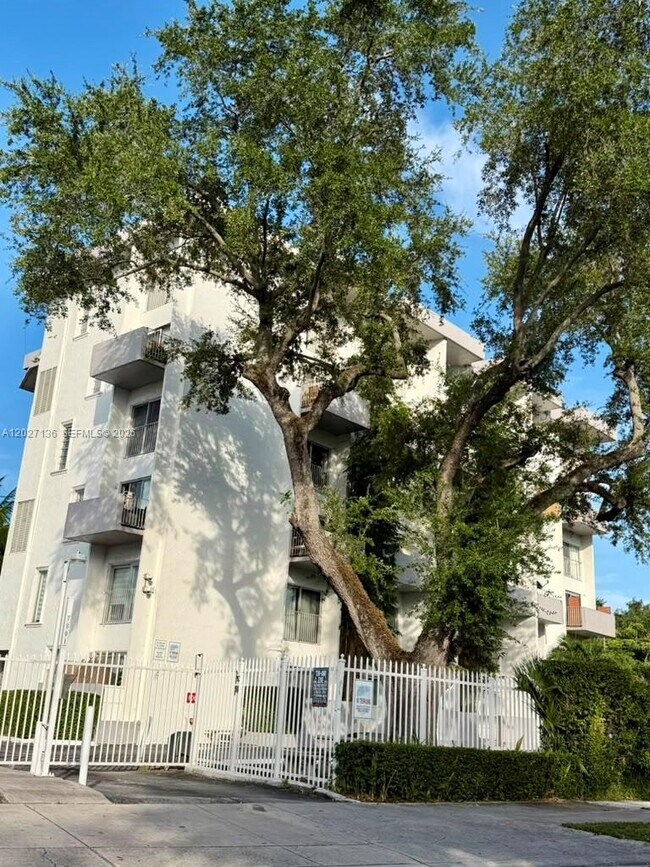 Building Photo - 7801 NE 4th Ct