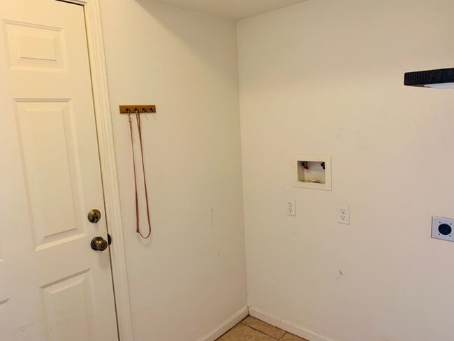 Building Photo - 5499 Mariposa Ave