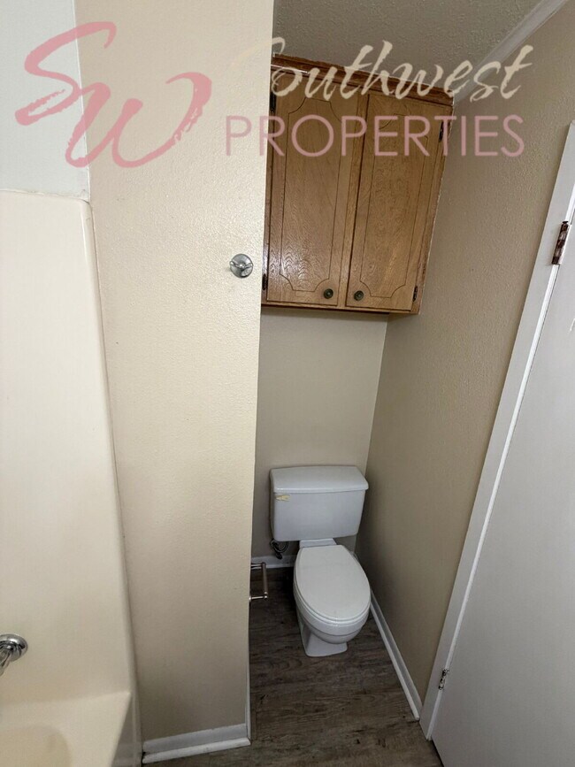 Building Photo - 3 bedroom 2 bath in an excellent neighborhood