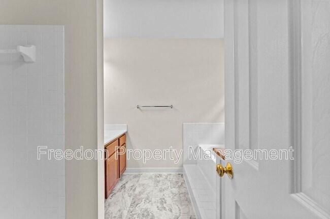 Building Photo - 8644 Sanderling Dr