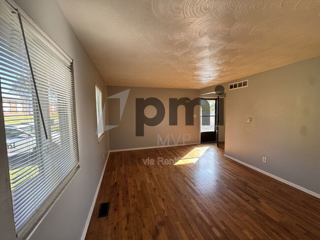 Building Photo - 3029 Rotunda Ct S