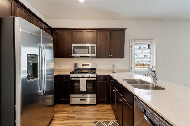 Building Photo - 5920 Eden Dr