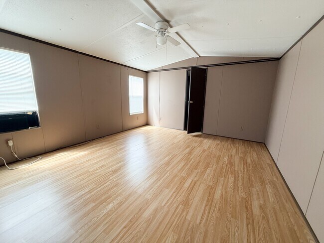 Building Photo - 167 Deer Run