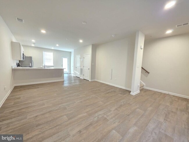 Building Photo - 426 Creekbed Cir