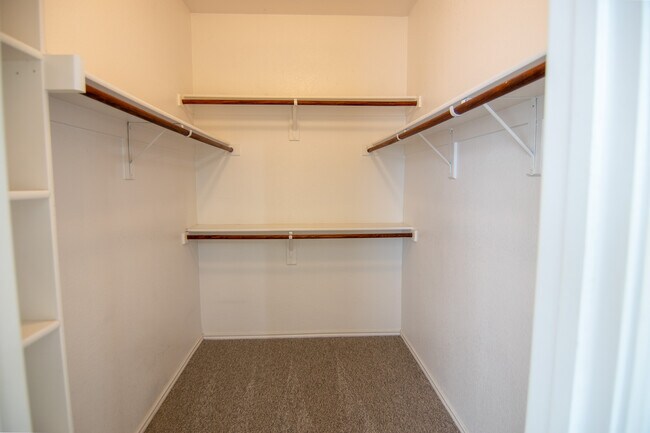 Building Photo - 10960 Hawks Landing Rd