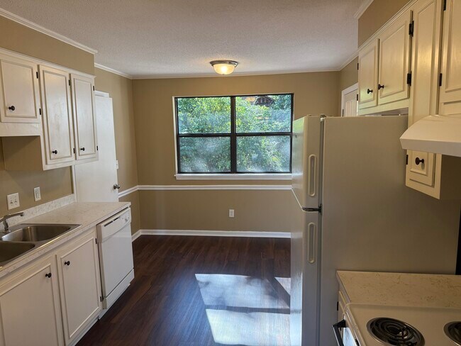 Building Photo - 3326 Quaker Springs Rd