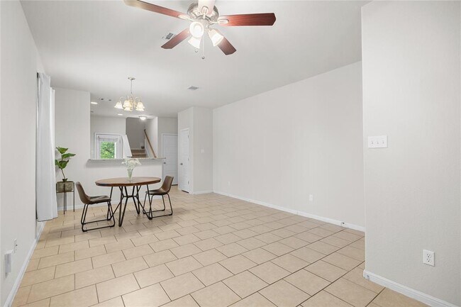 Building Photo - 5501 Bradford Pear Ln