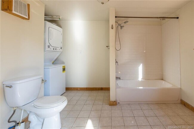 Building Photo - 325 Myrtle Ave