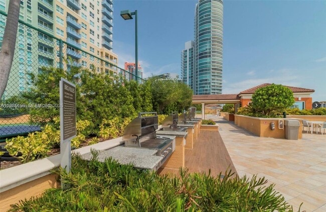 Building Photo - 90 Alton Rd