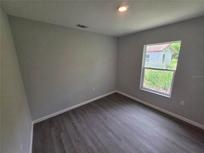 Building Photo - 139 B St