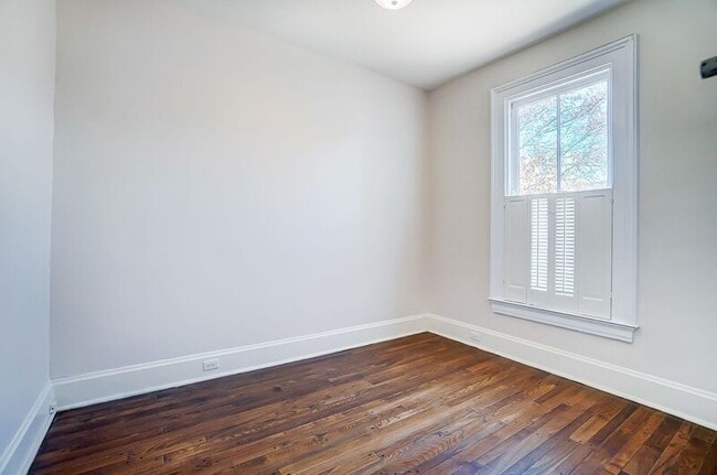 Building Photo - 2701 Cleinview Ave