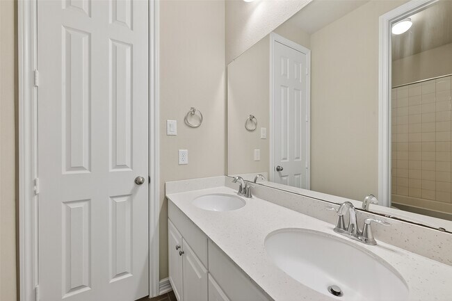 Building Photo - 4018 Martin Ridge Dr