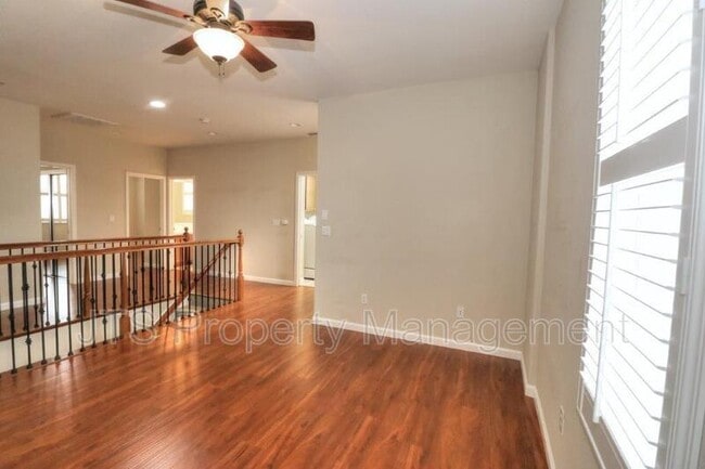 Building Photo - 217 Barnhill Dr