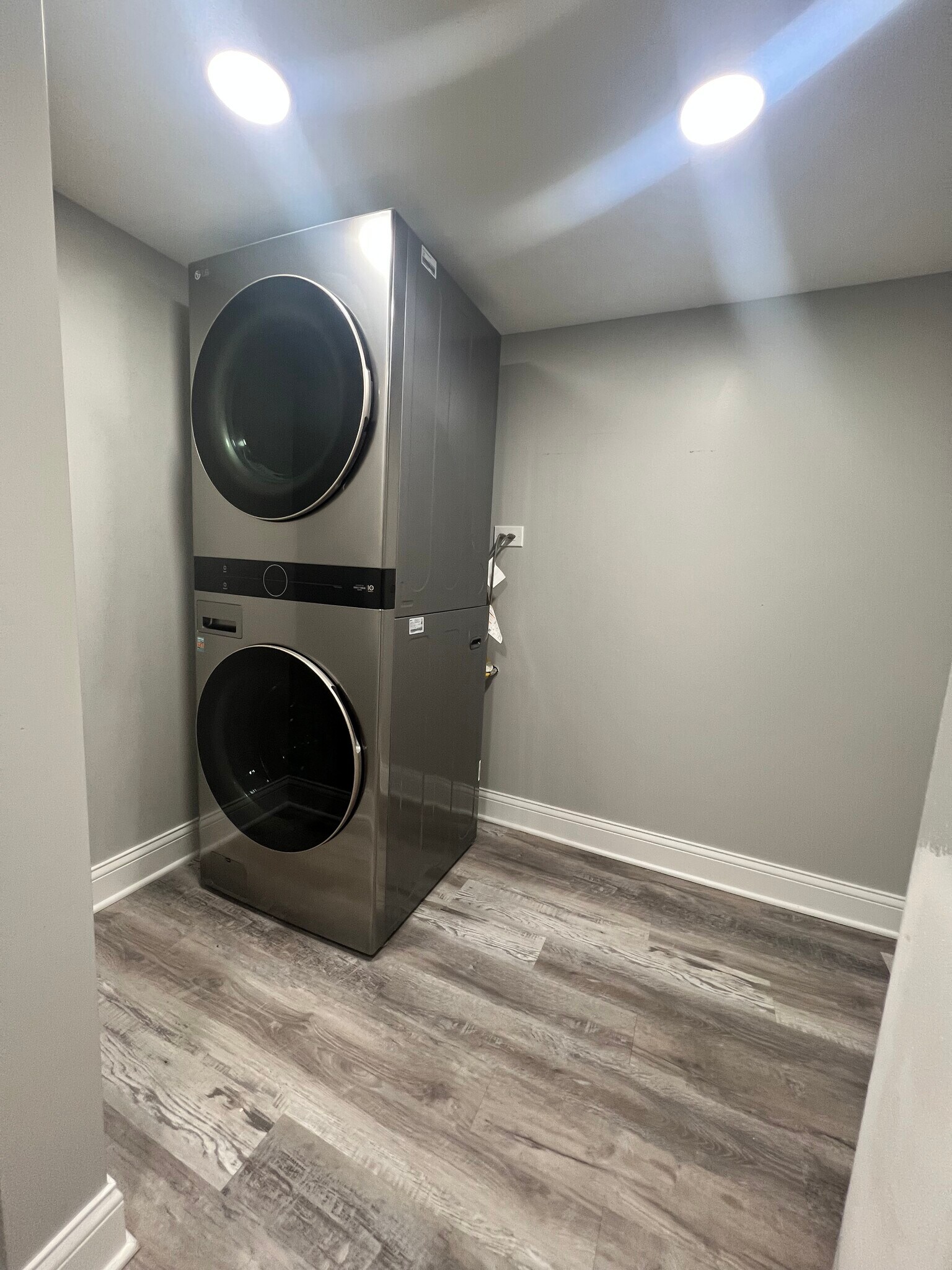 Building Photo - 3748 W Windsor Ave