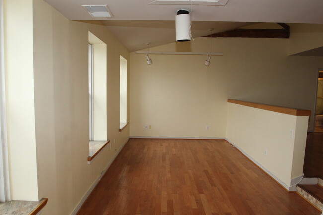 Building Photo - Amazing Canton Studio Condo CAC, W/D & par...