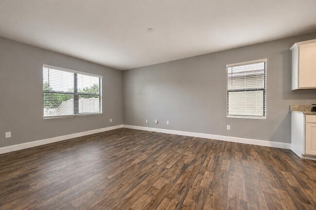 Building Photo - 927 Remington Green Dr SE