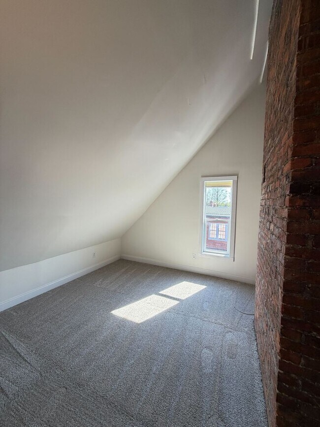 Building Photo - Fully Renovated 3BR/1.5 Bath in Olde Towne East!