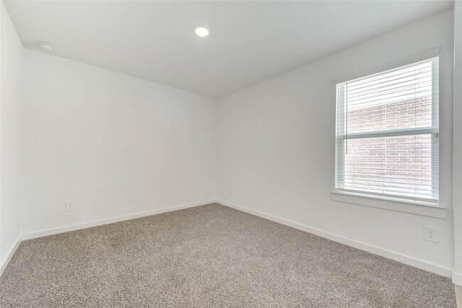 Building Photo - 29910 Ousel Falls Ln