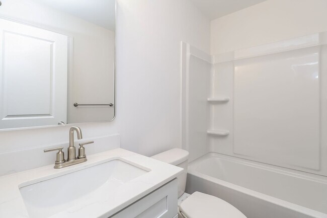 Building Photo - Beautiful 3BR 3.5BA Townhome w/ Full Appliance Kitchen - Garage Parking in West End