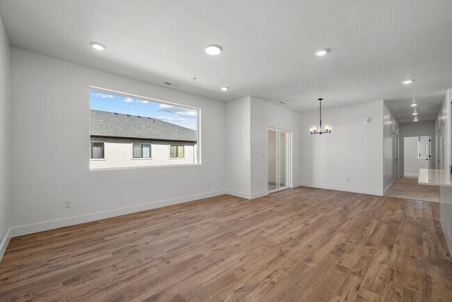 Building Photo - Brand-New 3 Bed, 2 Bath Townhome in Spanish Fork!