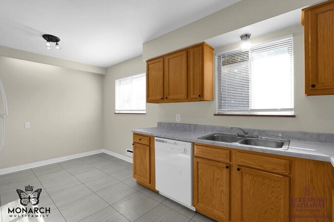 Building Photo - 3 Bedroom Home For Rent