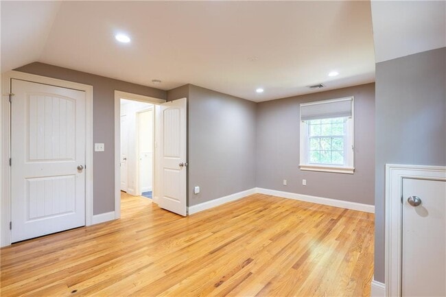 Building Photo - 48 Pleasant St