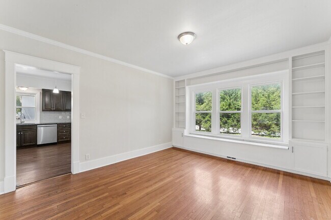 Building Photo - Welcome home to this stunning, light-filled rental that truly has it all! Featuring huge living s...