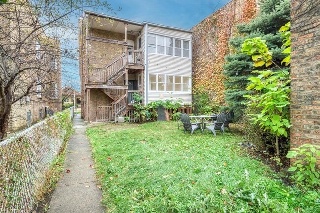 Building Photo - 6738 N Rockwell St