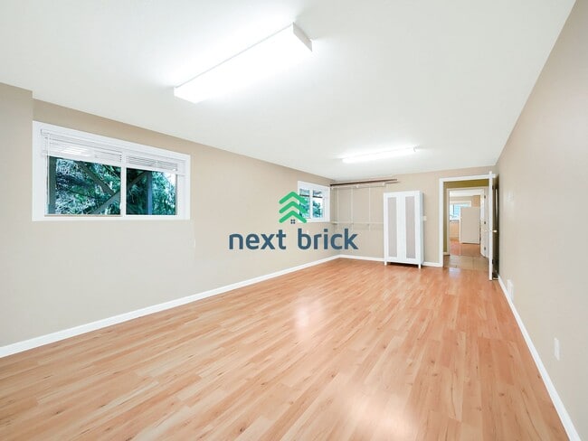Building Photo - Spacious 2 Bed 1 Bath for Rent!