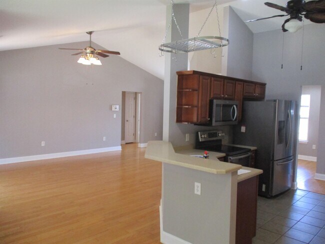 Building Photo - 2808 Blue Bell Ln