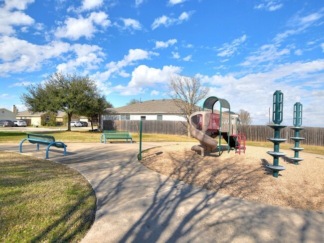 Building Photo - Beautiful 4 Bedroom / 2 Bath Home in Eagle...
