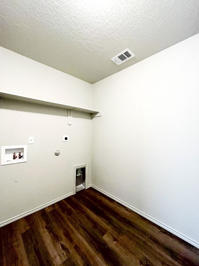 Building Photo - 1606 Risen Star Ln