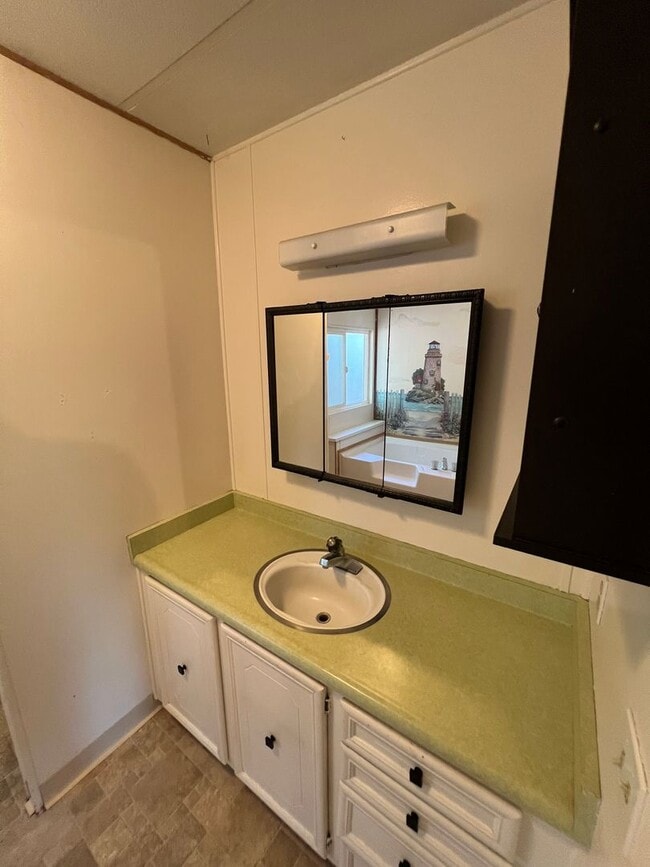 Building Photo - Magalia Home for rent, 1 car garage, 2 bed...