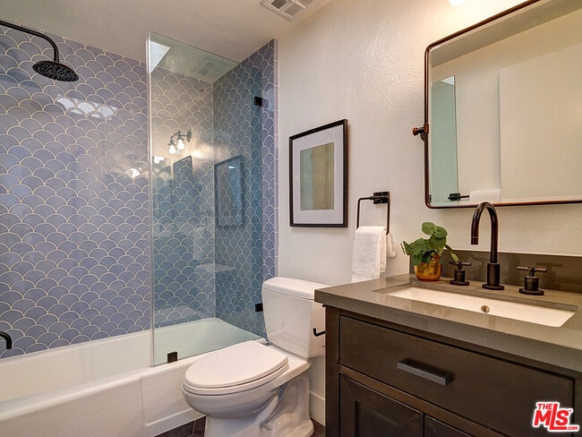 Building Photo - 4776 La Villa Marina