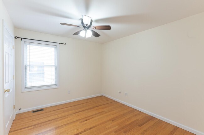 Building Photo - 260 Custer Ave