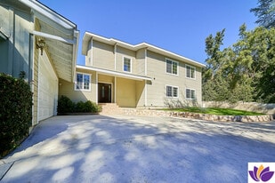 Building Photo - 4736 Rosemont Ave