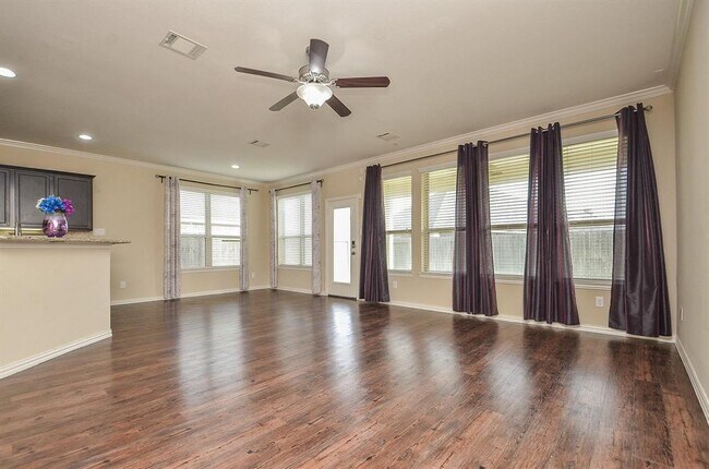 Building Photo - 6523 Point Hollow Ln