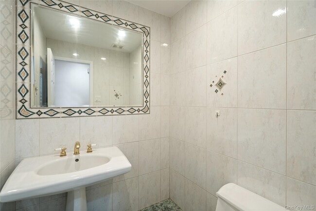 Building Photo - 236 Hamlet Dr